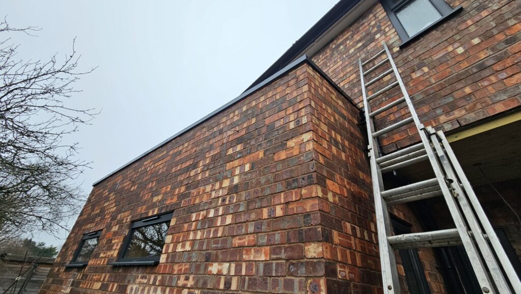 Aluminium guttering and downpipes