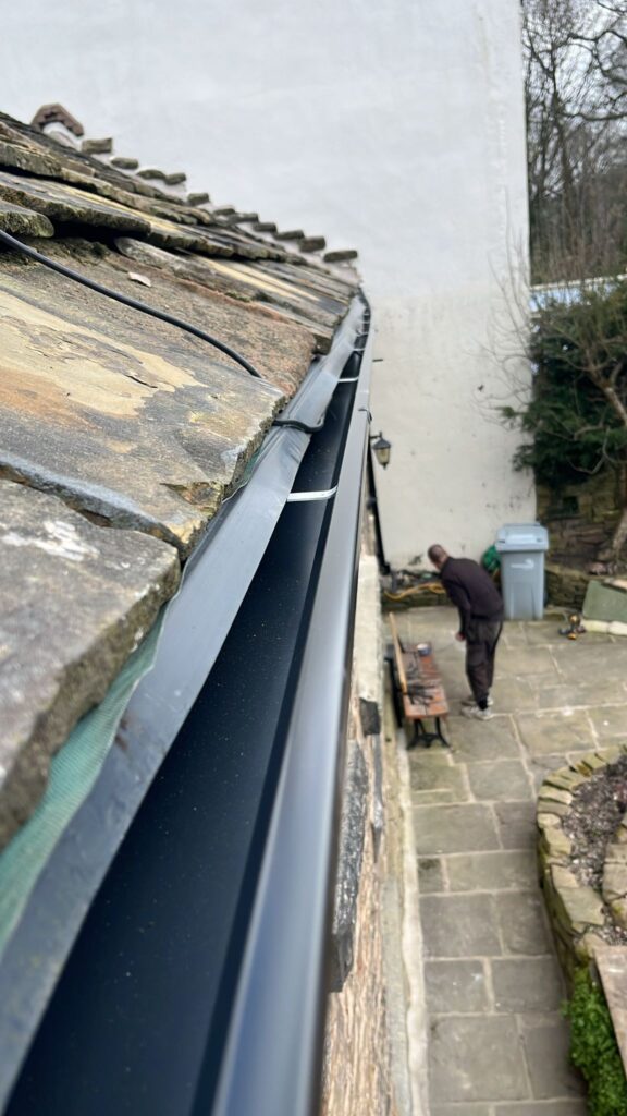 Seamless Guttering on L Shaped Brackets