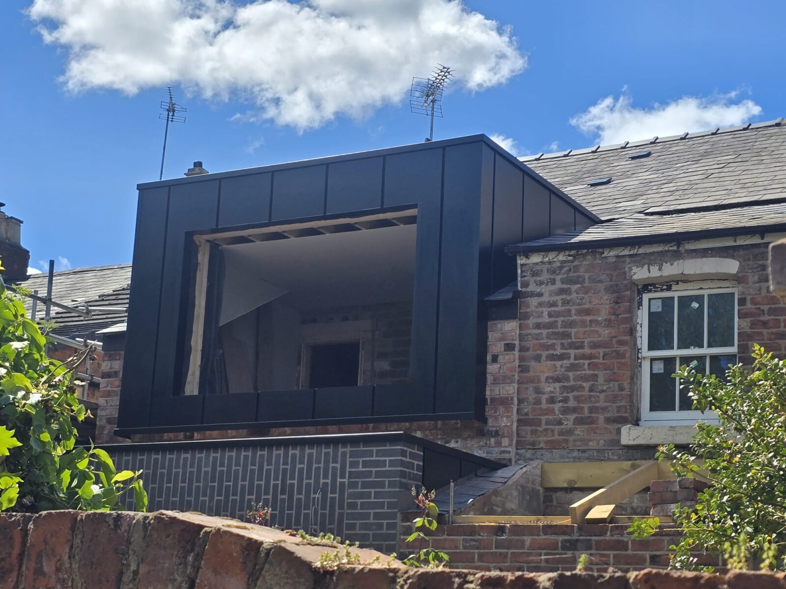 aluminium top hat panel and capping