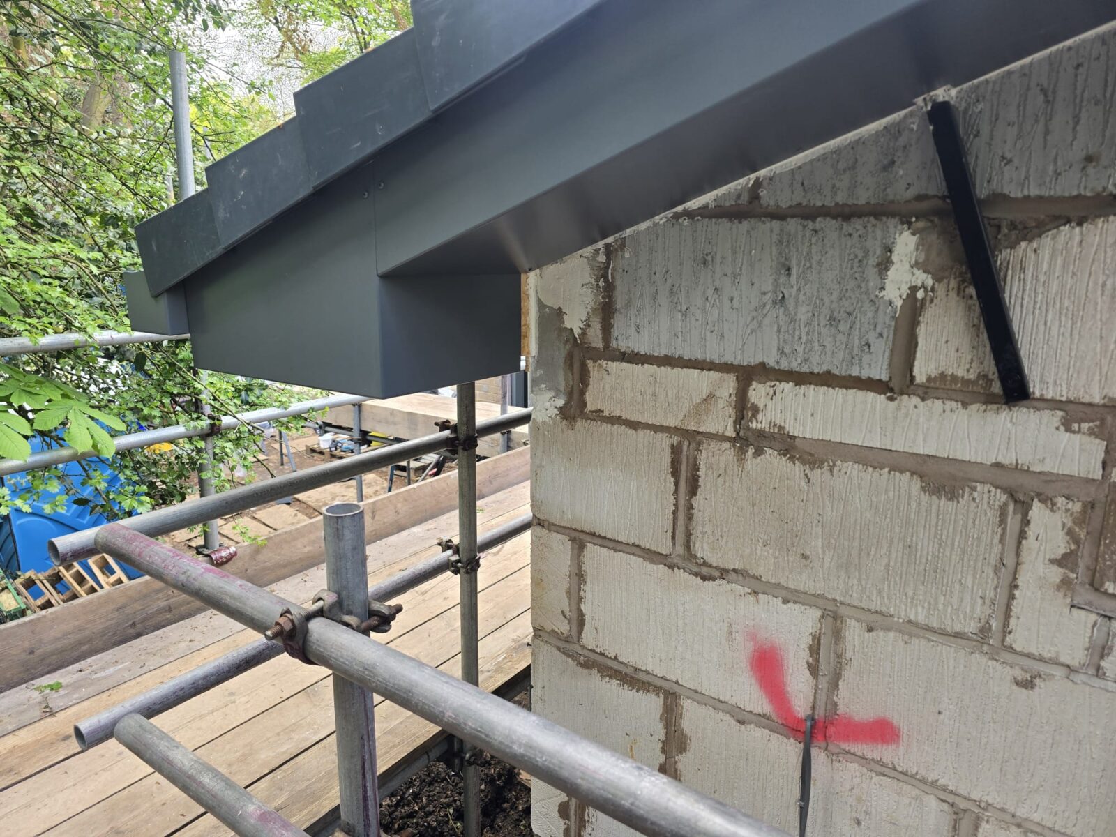 aluminium roofline detail